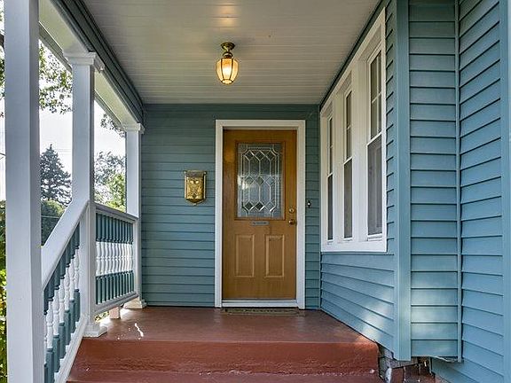 3rd image of 5026 Burt St