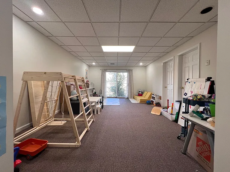 240 Newberry Ln — Photo 1