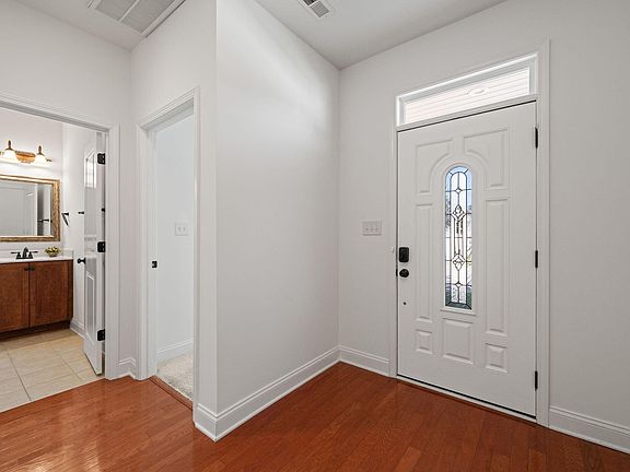3rd image of 47 Denby Cir