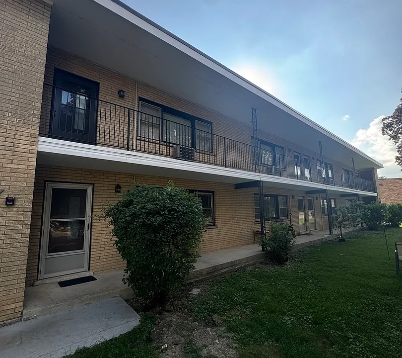 581 Burlington Ave #8