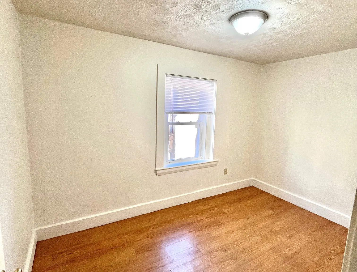 4 bed, 9999 sqft, $3,400 — Photo 4