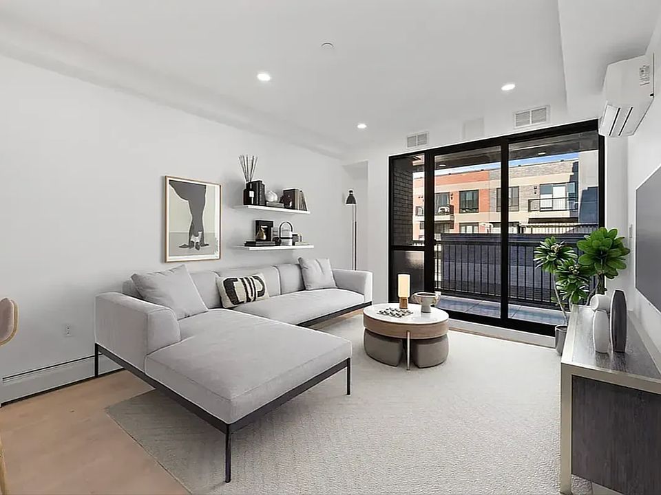 1st image of 2600 7th Ave APT 4D
