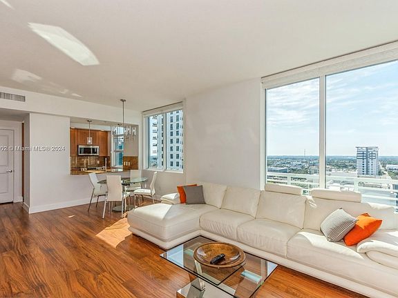 3rd image of 315 NE 3rd Ave APT 1901