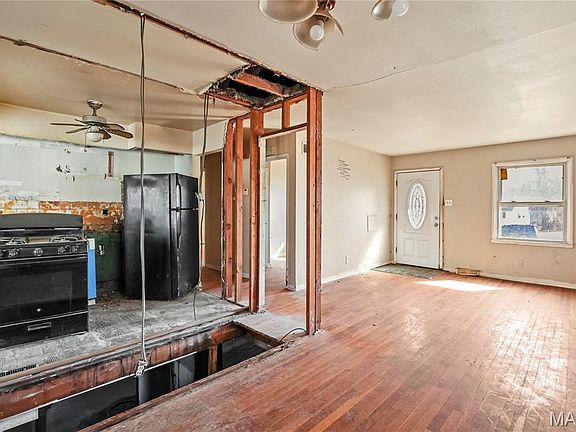3rd image of 10605 Dunkeld Cir