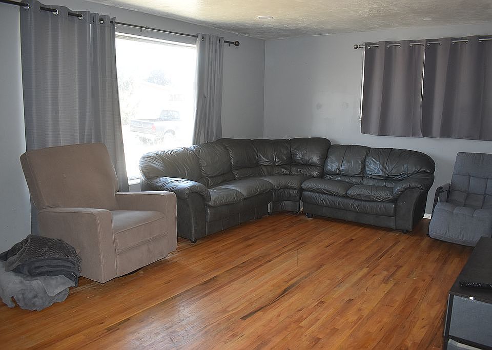 1st image of 684 E Julie Dr