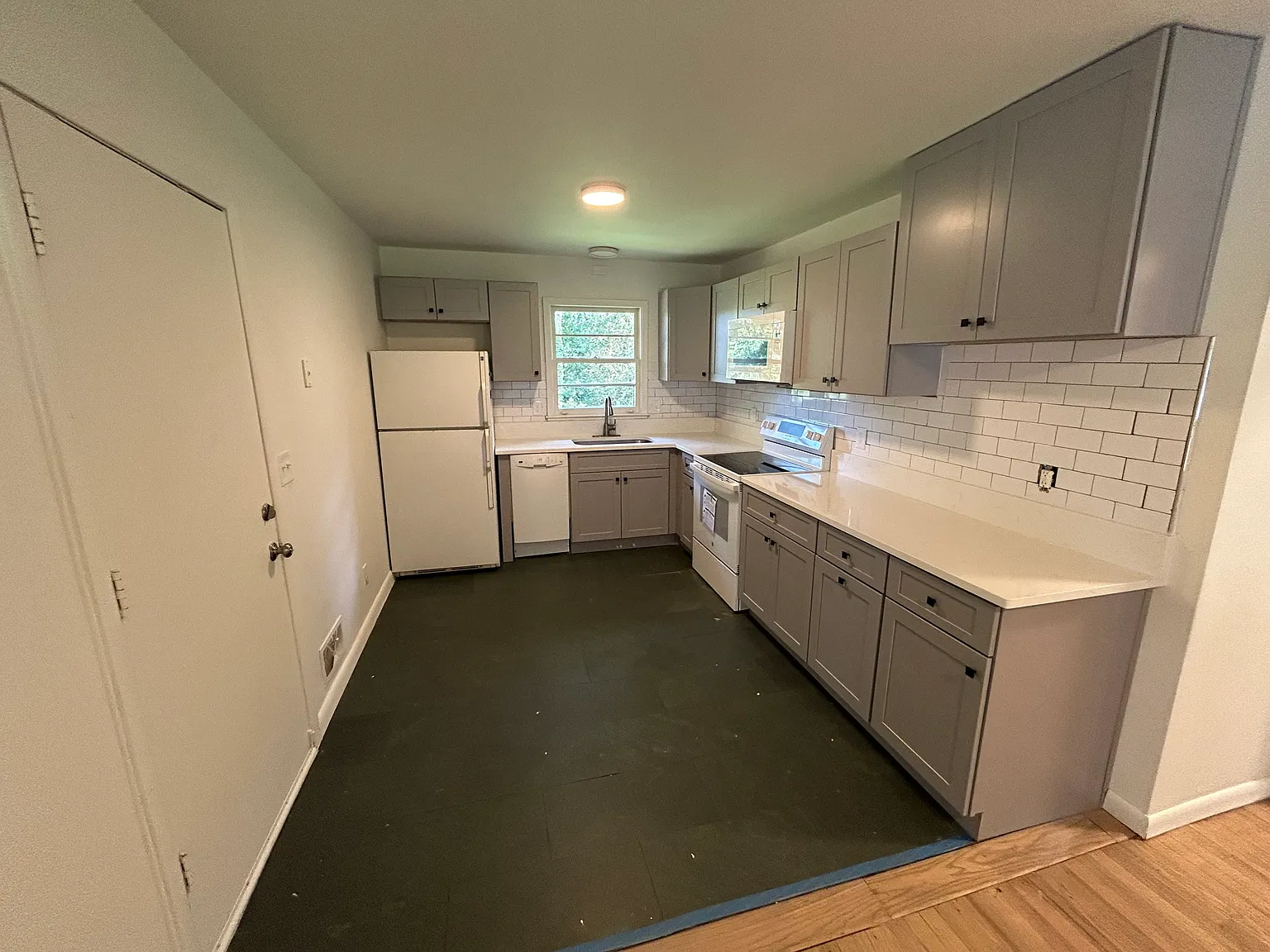2 bed, 950 sqft, $1,650 — Photo 3