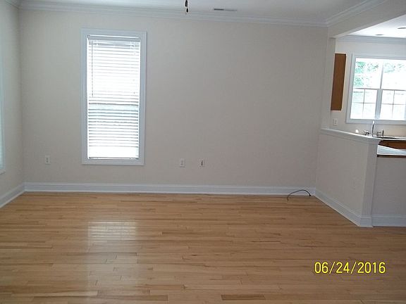 3rd image of 896 Lakeside Dr
