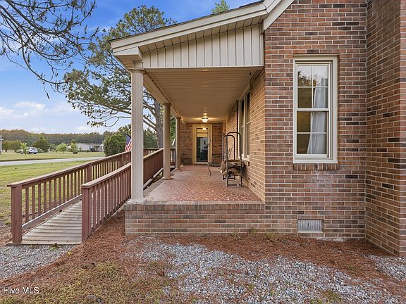 4th image of 631 Selwin Road