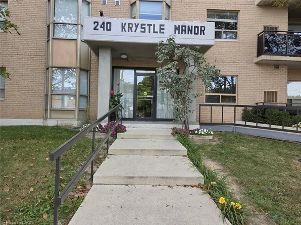 240 Quigley Rd #201, Hamilton, ON L8K 5M9