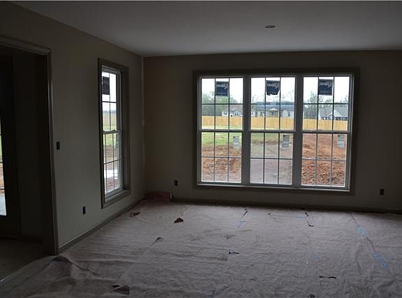 4th image of 4525 Crossroads Dr