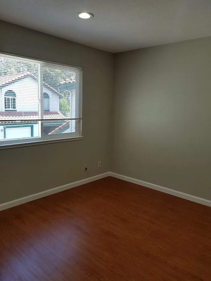 3 bed, 2.5 bath, 1404 sqft, $3,950 — Photo 2
