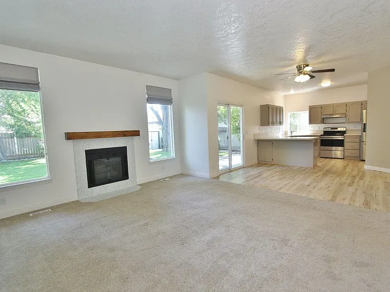 1334 N Gawaine Pl — Photo 7