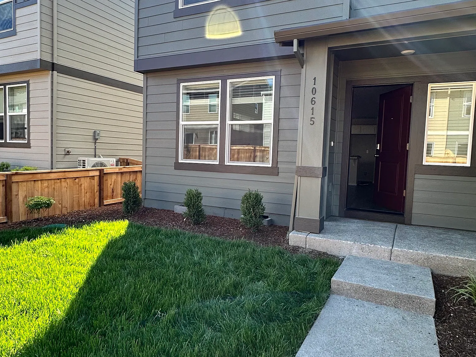 3 bed, 2.5 bath, 1499 sqft, $2,400 — Photo 2