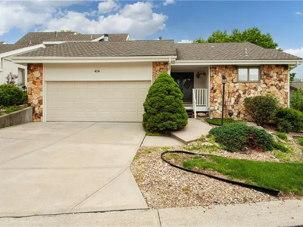 414 NE Point Dr, Lees Summit, MO 64064