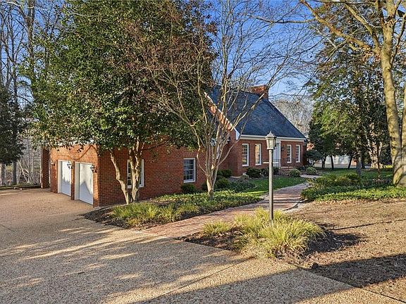 3rd image of 124 Roffinghams Way