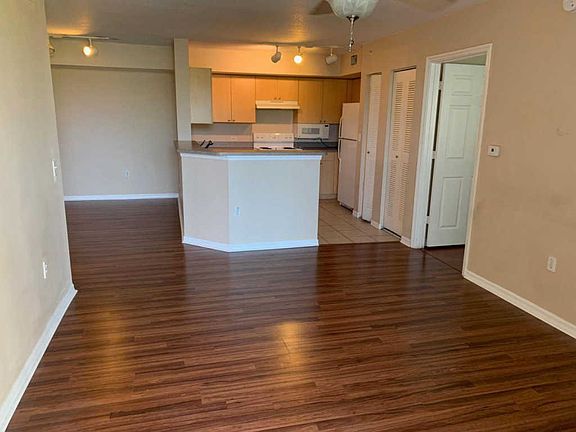 2nd image of 610 Villa Cir