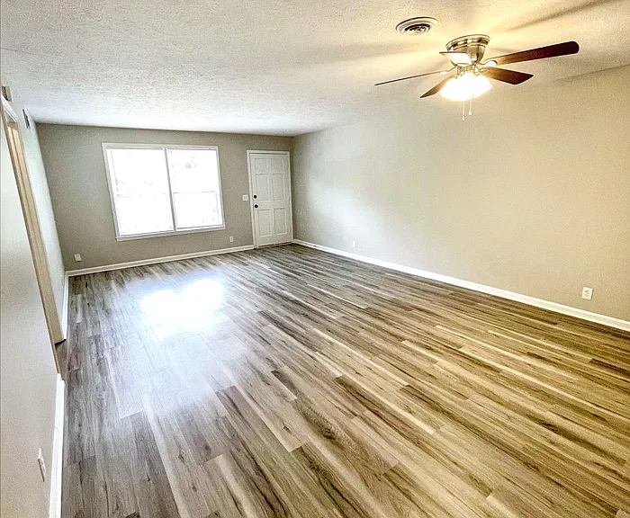 483 Ellenwood Dr — Photo 10