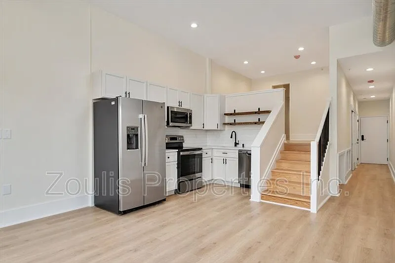 1 bed, 1.0 bath, 617 sqft, $1,700 — Photo 2