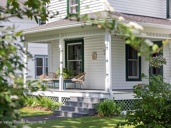 3rd image of 95 Maple Avenue
