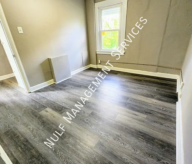 878 Miller Ave — Photo 5