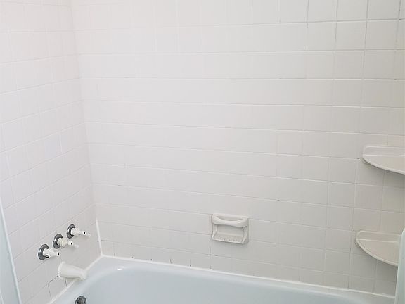 4th image of 39 Fradine Dr #2