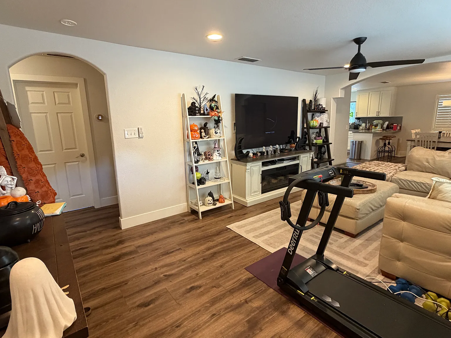 3 bed, 1396 sqft, $3,500 — Photo 3