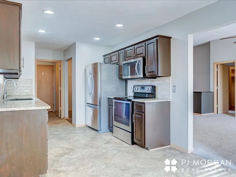 10027 S 171st St — Photo 15