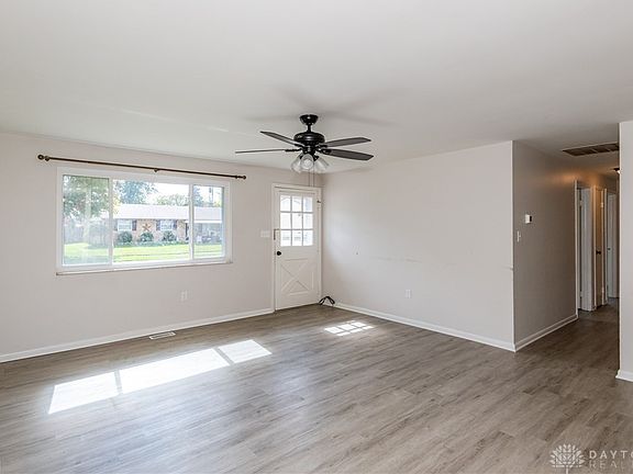 4th image of 425 Avon Oak Ct