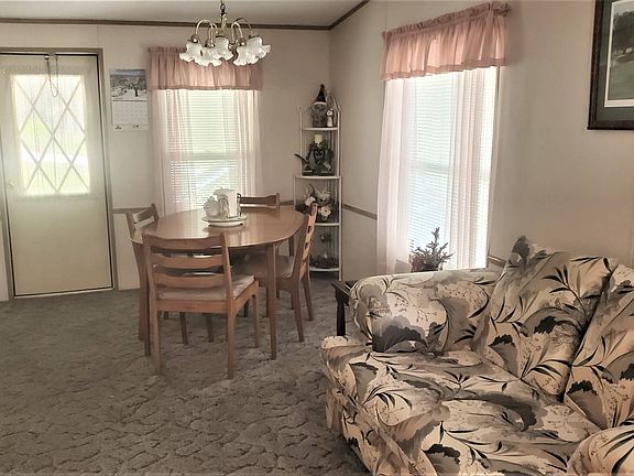 3rd image of 6950 Daffodil Dr