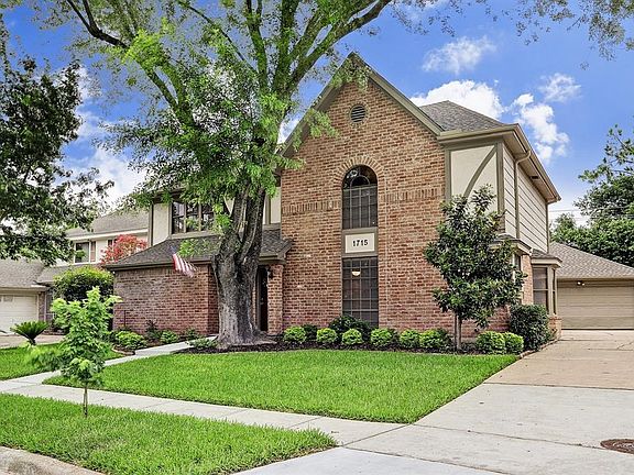 Stunning Curb Appeal with new sidewalk, landscaping and 2 Car Detached Garage w/long driveway!