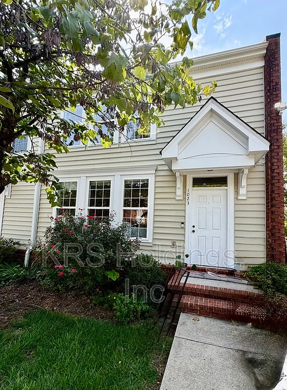 4 bed, 3.5 bath, 2590 sqft, $2,795 — Photo 1