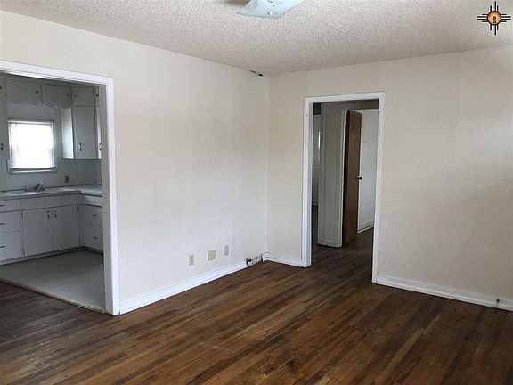 3rd image of 836 E Canadian St