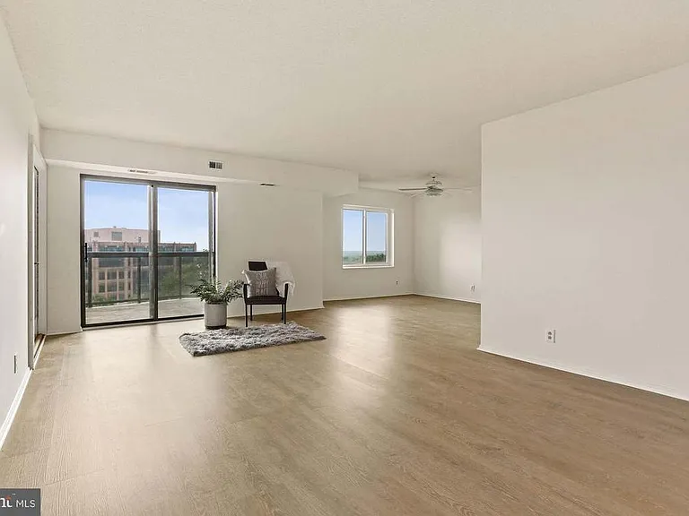 8370 Greensboro Dr #1010 — Photo 2