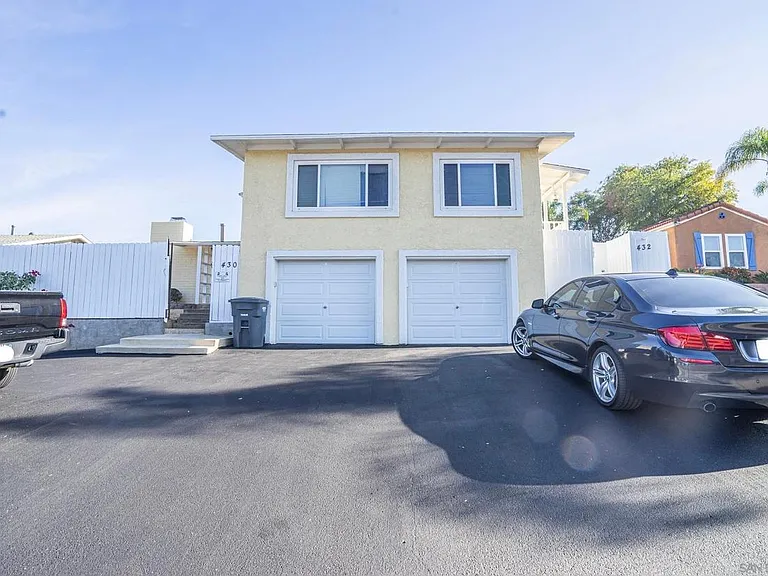 432 Civic Center Dr — Photo 6