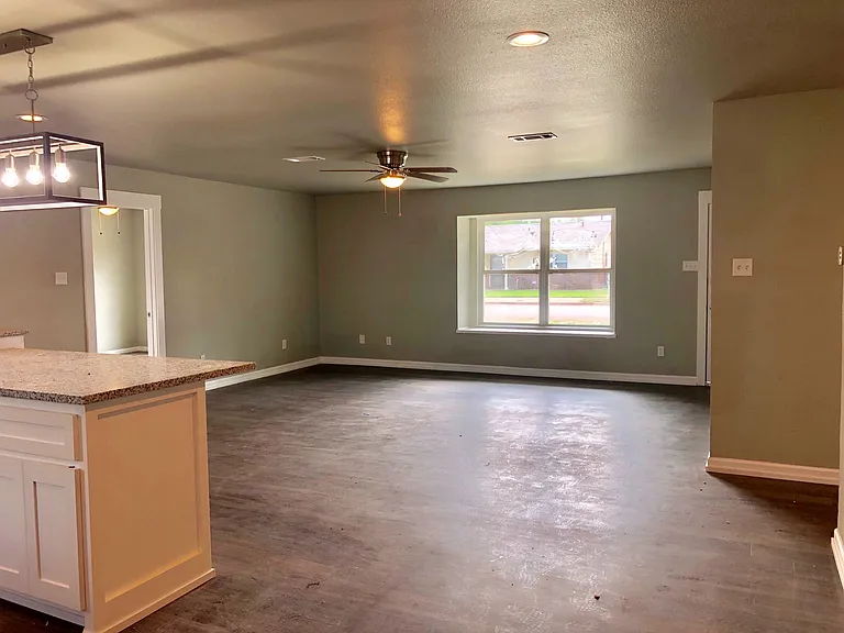 815 Hickory St — Photo 2