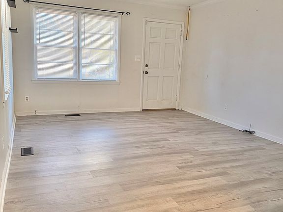 3rd image of 310 Lakeview Dr