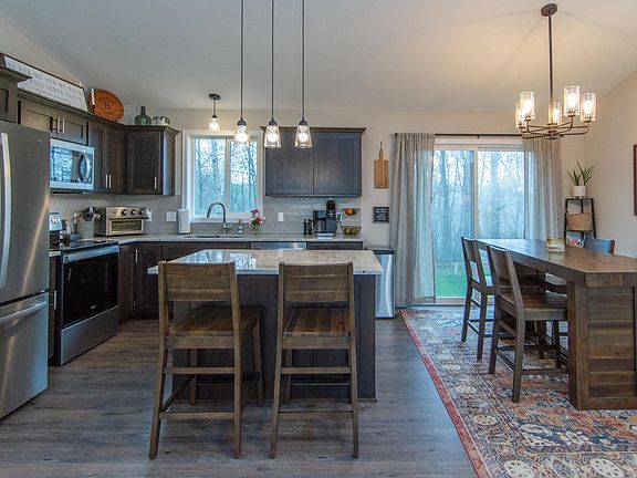 3rd image of 9159 Viking St