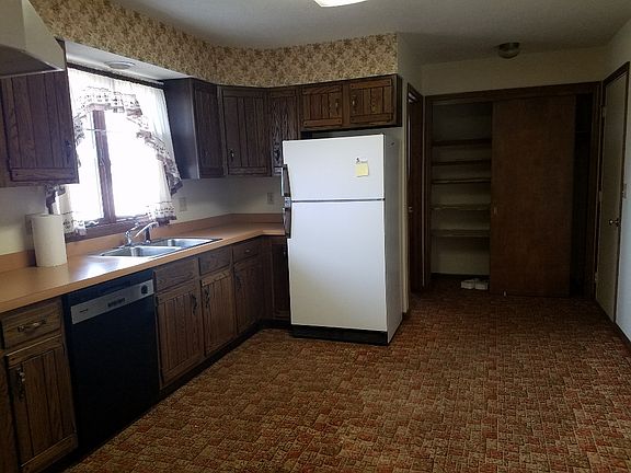 4th image of 1619 Meadow Ln