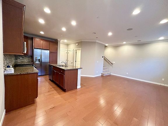 4th image of 1395 NE Park Dr