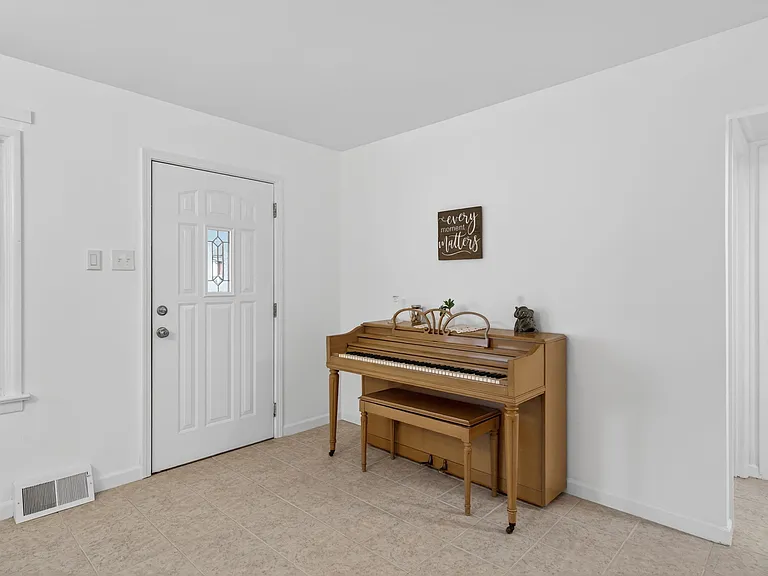 444 Rosedale Ter — Photo 8