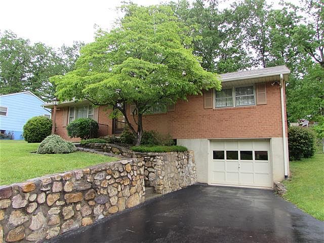 1st image of 1809 N Oakwood Dr