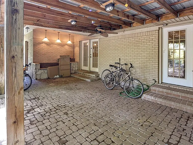 305 Brookside Dr W — Photo 38