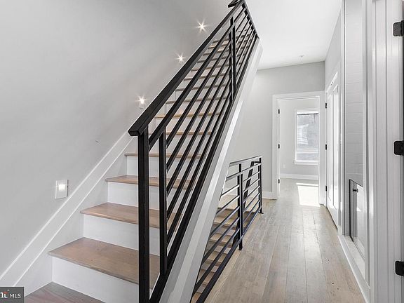 5th image of 439 Aka Wildey St Unit 1-E