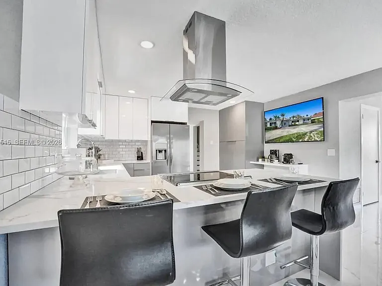 1241 Hollywood Blvd — Photo 24
