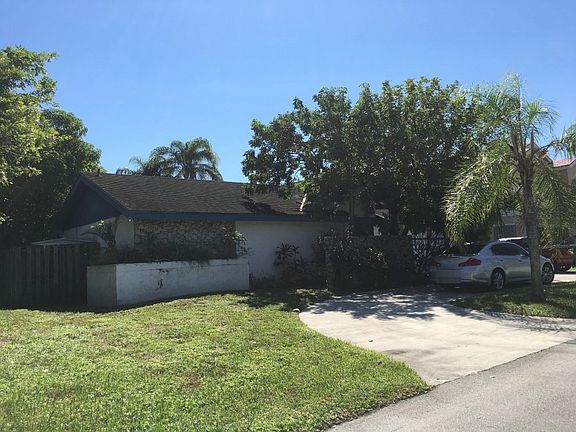 3rd image of 702 NE 203rd Ln