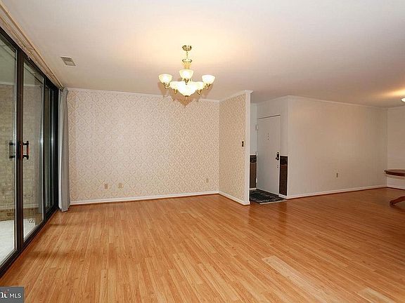 4th image of 770 Quince Orchard Blvd APT 201