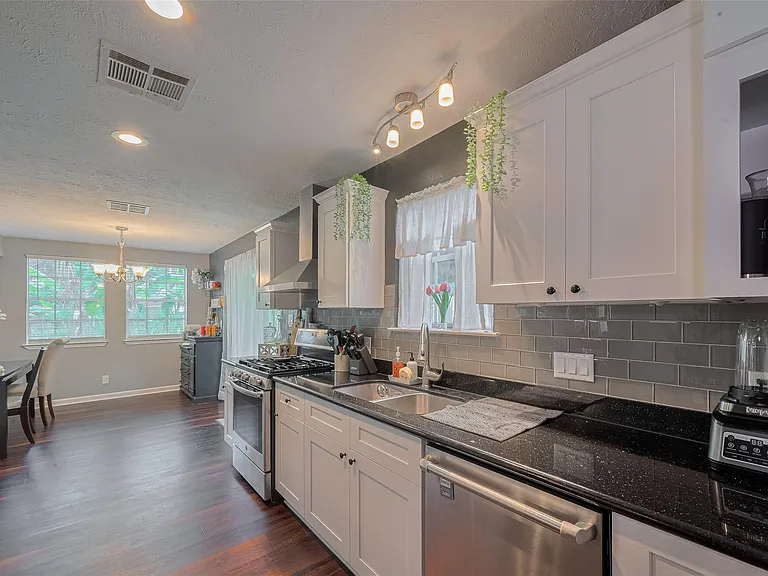 5514 Avenue M — Photo 18