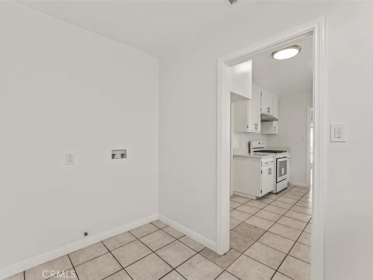 14722 Strathern St — Photo 18