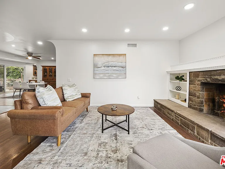 1061 N Euclid St — Photo 4