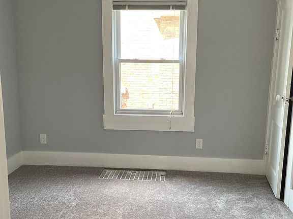 3rd image of 1127 Lenore Ave #1